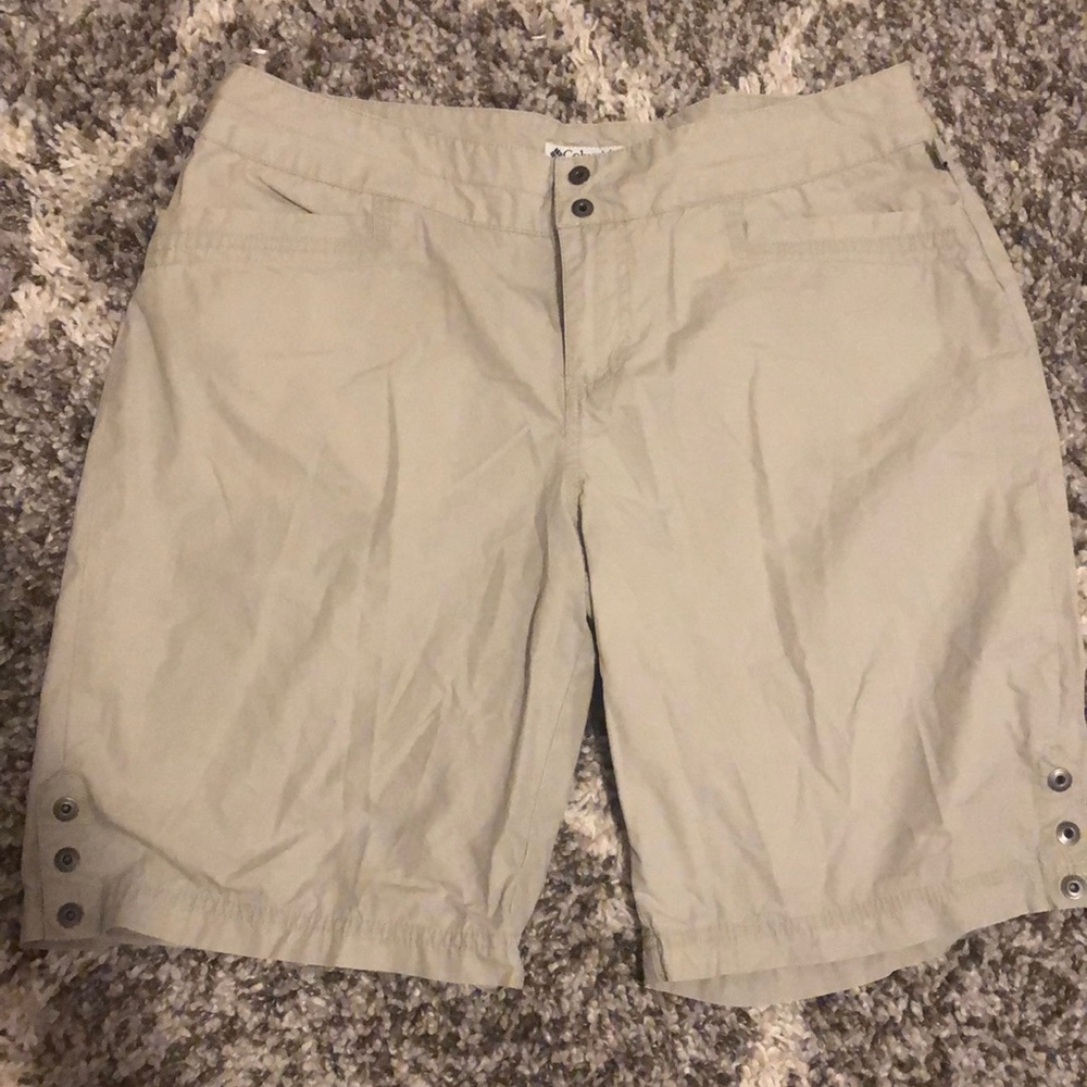 Women’s Columbia Khaki Trail Shorts size 14